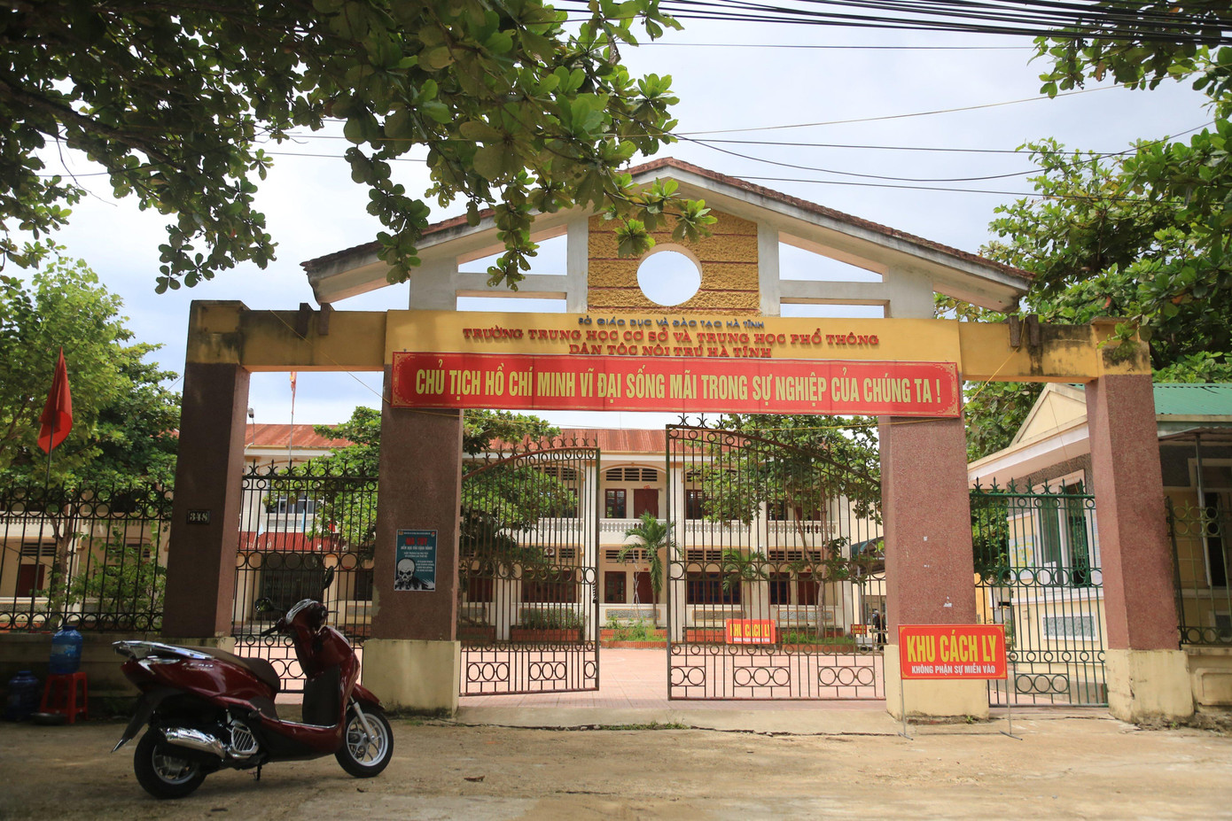 Các điểm cách ly cho người về từ vùng dịch được kích hoạt. Các điểm cách ly cho người về từ vùng dịch được kích hoạt.