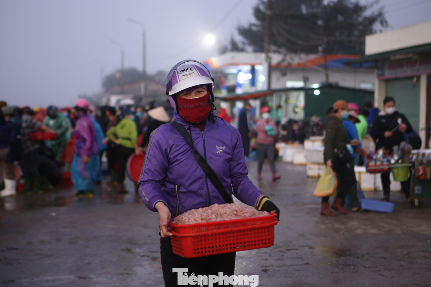 Cảng cá lớn nhất Hà Tĩnh trúng đậm ngày cuối năm ảnh 4