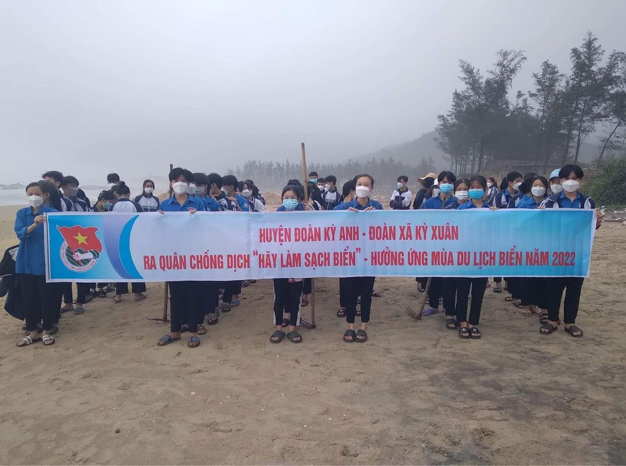 Hướng đến mùa du lịch biển năm 2022, BTV Tỉnh đoàn đã chỉ đạo các huyện, thị, thành đoàn huy động lực lượng ĐVTN phối hợp ra quân vệ sinh môi trường, làm sạch bờ biển. Đến nay, toàn tỉnh đã huy động hơn 4.000 lượt ĐVTN triển khai các hoạt động làm sạch các điểm du lịch trên địa bàn.