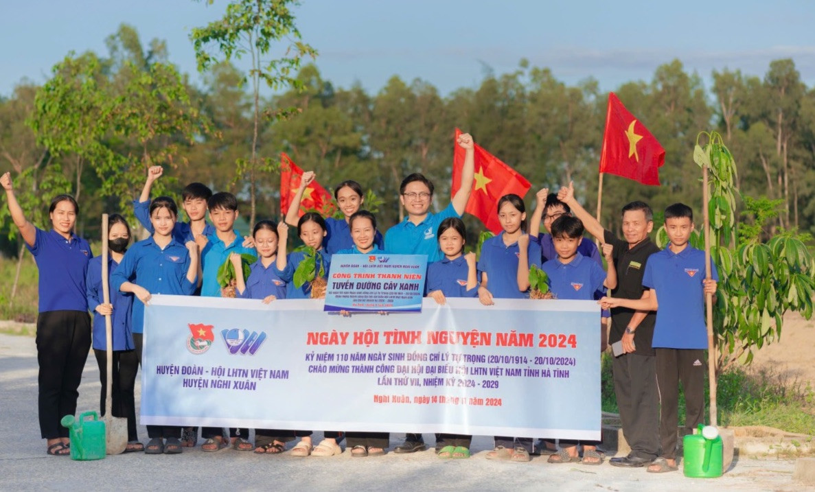 Tổ chức các hoạt động tuyên truyền, hướng dẫn nhân dân về bảo vệ, chăm sóc sức khỏe; ra quân vệ sinh môi trường, làm đẹp cảnh quan nông thôn.