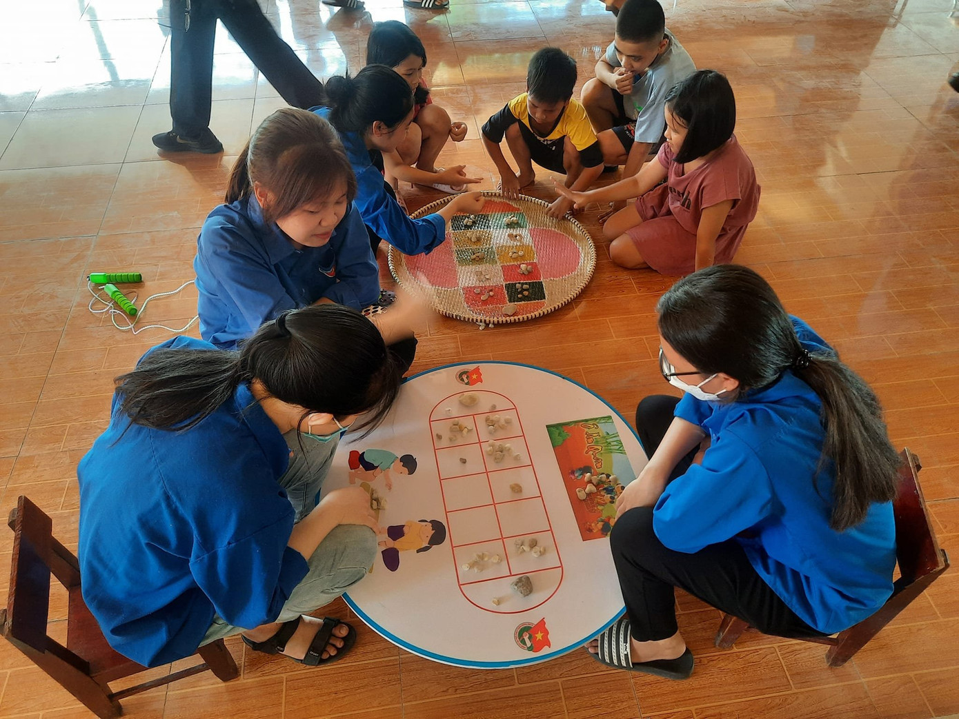 Ngoài ra tập trung xây dựng công trình trò chơi dân gian, cột mốc Trường Sa… tại ngôi nhà trí tuệ thôn Châu Tùng.