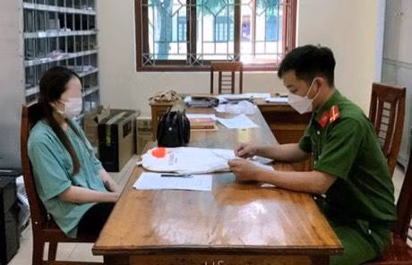 Xuyến làm việc tại cơ quan công an (Ảnh CACC).