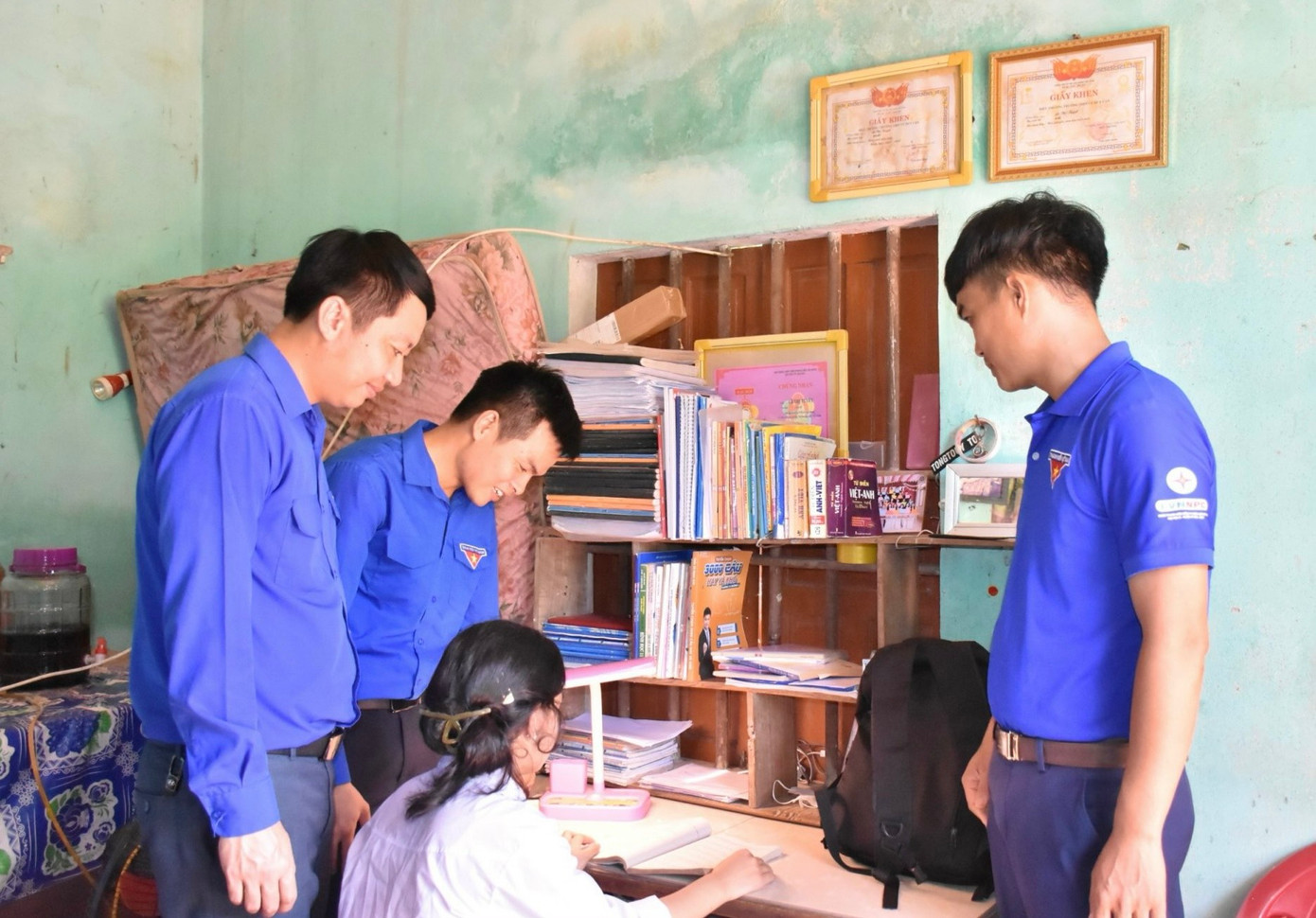 Chương trình năm nay tổ chức chuỗi các hoạt động như: Tư vấn tâm lý, tiếp sức tinh thần, tư vấn hướng nghiệp, tư vấn tuyển sinh… Thời gian qua các cấp bộ Đoàn ở Hà Tĩnh đã chủ động xây dựng, giới thiệu các kênh tiếp nhận nhu cầu cần hỗ trợ của thí sinh.