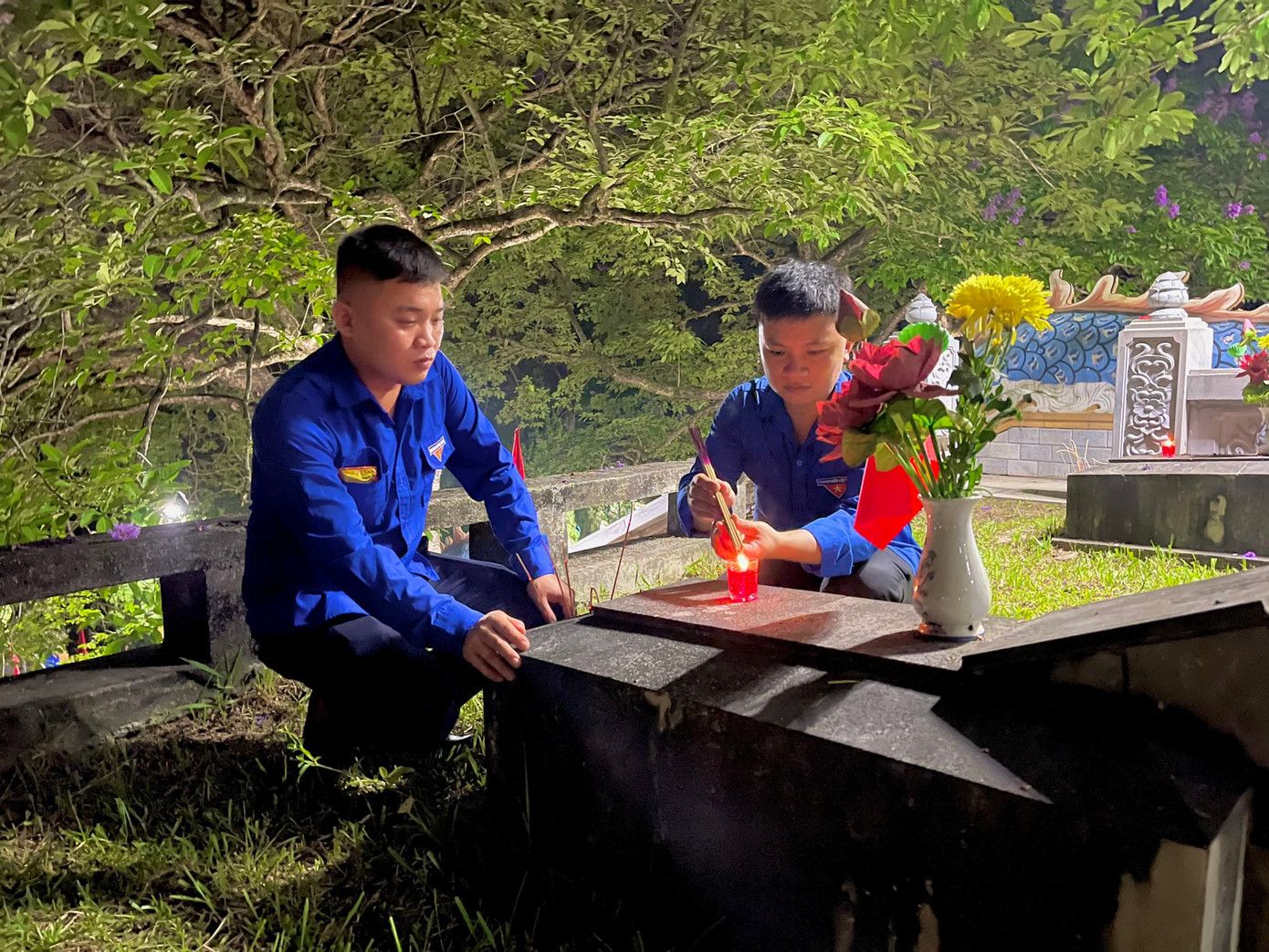 Cũng trong tối 16/5, Ban Tôn giáo tỉnh Hà Tĩnh, Tỉnh Đoàn, UBND huyện Hương Sơn chủ trì phối hợp với Sở LĐ-TB&amp;XH, Bộ Chỉ huy quân sự tỉnh Hà Tĩnh tổ chức lễ cầu siêu cho 11 liệt sĩ tại Nghĩa trang liệt sỹ Nầm.