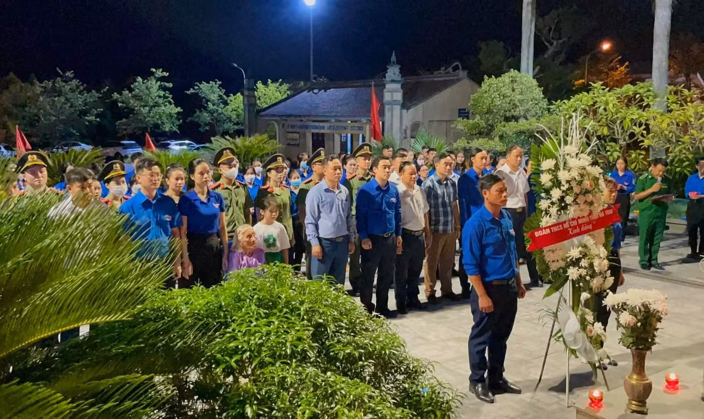 Trước anh linh Anh hùng liệt sĩ Lý Tự Trọng, tuổi trẻ tỉnh Hà Tĩnh nguyện phát huy vai trò, trách nhiệm của mình, tích cực tham gia xây dựng và bảo vệ quê hương, đất nước...
