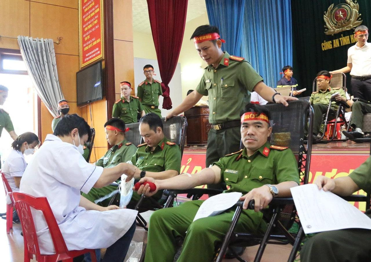 Chương trình hiến máu tình nguyện được Công an Hà Tĩnh tổ chức thường niên, có ý nghĩa trong việc xây dựng hình ảnh người chiến sỹ Công an nhân dân vì nhân dân phục vụ.