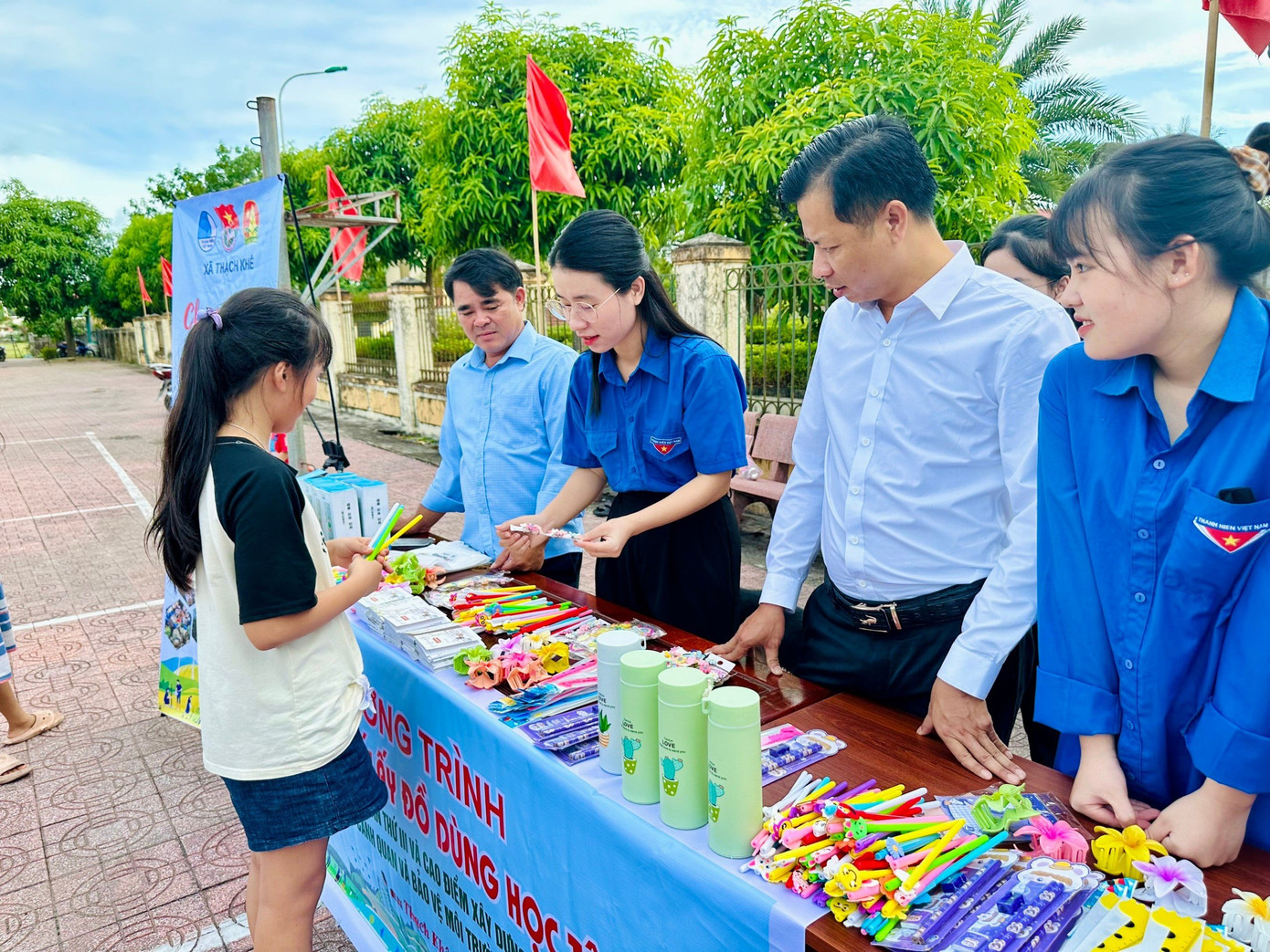 Hoạt động này diễn ra vào những ngày cuối tuần, tại các nhà văn hóa thôn hay trụ sở UBND xã, thị trấn.