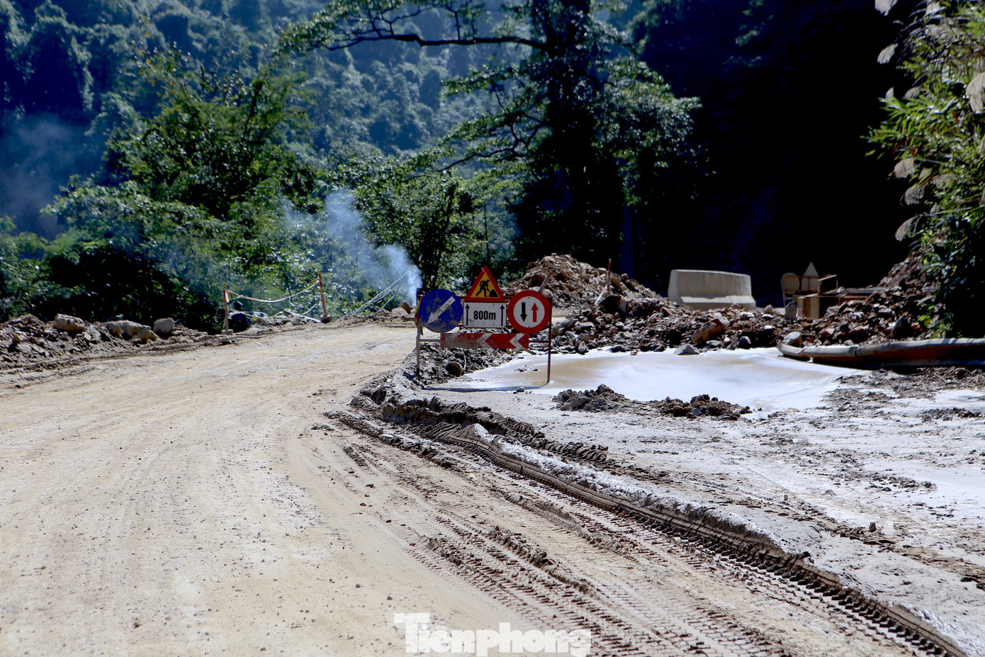 Theo kế hoạch, Dự án đầu tư xây dựng công trình cải tạo, nâng cấp quốc lộ 8A đoạn từ thị trấn Phố Châu đến Cửa khẩu quốc tế Cầu Treo (Hà Tĩnh) sẽ hoàn thành trong năm 2023. Tuy nhiên, do nhiều vướng mắc trong mặt bằng nên tới thời điểm này, dự án vẫn chưa thể hoàn thành. Theo kế hoạch, Dự án đầu tư xây dựng công trình cải tạo, nâng cấp quốc lộ 8A đoạn từ thị trấn Phố Châu đến Cửa khẩu quốc tế Cầu Treo (Hà Tĩnh) sẽ hoàn thành trong năm 2023. Tuy nhiên, do nhiều vướng mắc trong mặt bằng nên tới thời điểm này, dự án vẫn chưa thể hoàn thành.