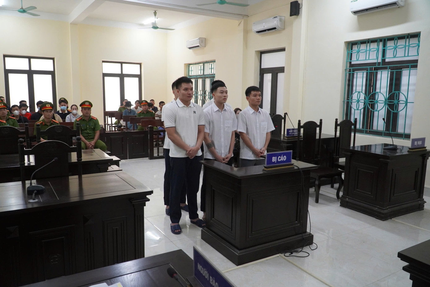 Toàn cảnh phiên xét xử.