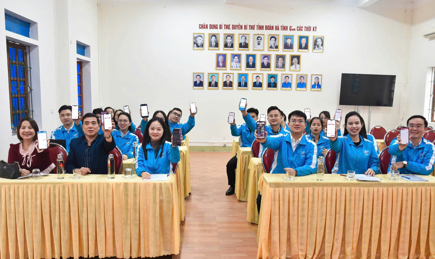 Lễ phát động, triển khai chương trình “Tuổi trẻ tô thắm màu cờ” năm 2025 được tuổi trẻ Hà Tĩnh tổ chức vào chiều ngày 20/2.