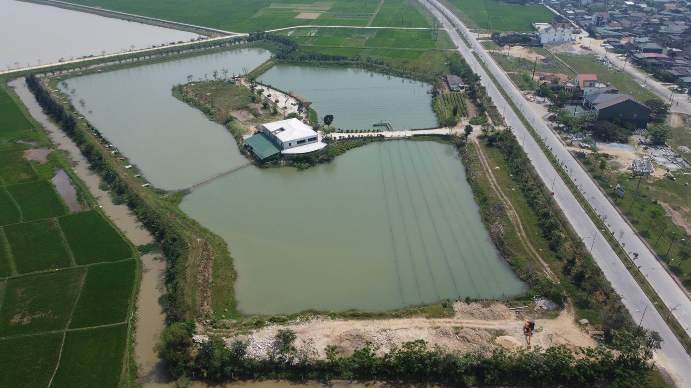 Hồ nuôi trai lấy ngọc đầu tiên tại thành phố Hà Tĩnh. Hồ nuôi trai lấy ngọc đầu tiên tại thành phố Hà Tĩnh.