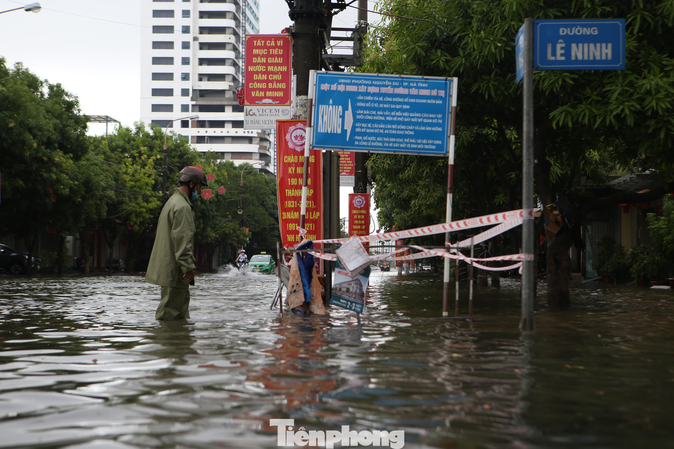 Đài khí tượng thuỷ văn Hà Tĩnh cảnh báo nguy cơ xảy ra lũ quét, sạt lở đất cục bộ tại khu vực miền núi và ngập úng vùng trũng thấp và khu vực đô thị.