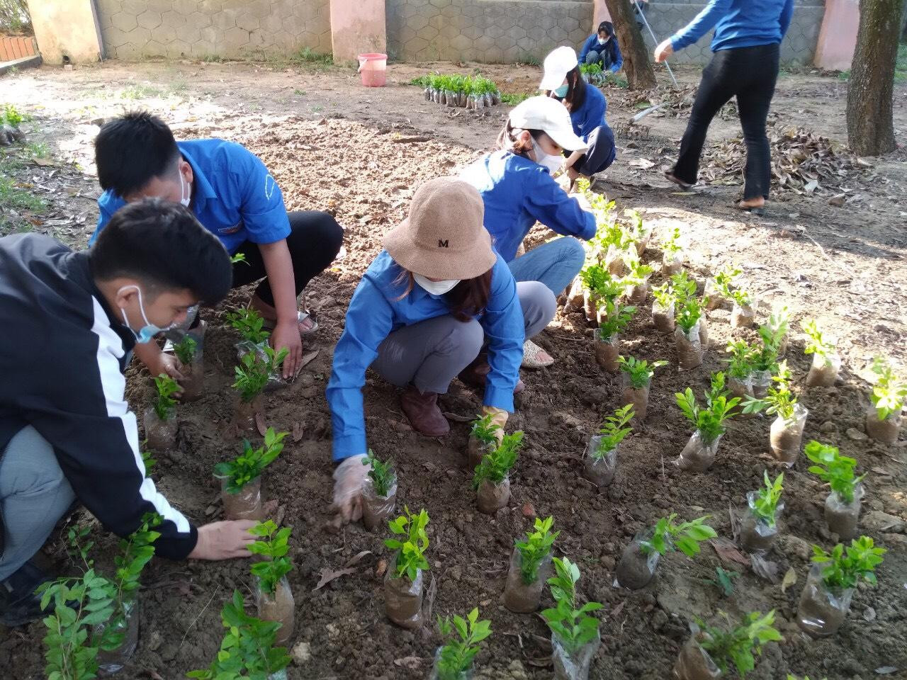 Các hoạt động Tháng Thanh niên 2022 của tuổi trẻ Hà Tĩnh hướng tới giáo dục truyền thống vẻ vang của Đoàn TNCS Hồ Chí Minh cho cán bộ, đoàn viên, thanh niên. Tạo phong trào sâu rộng, thiết thực trong tuổi trẻ, phát huy tinh thần xung kích, tình nguyện, sáng tạo của thanh niên tham gia phát triển kinh tế - xã hội, giữ vững quốc phòng an ninh.