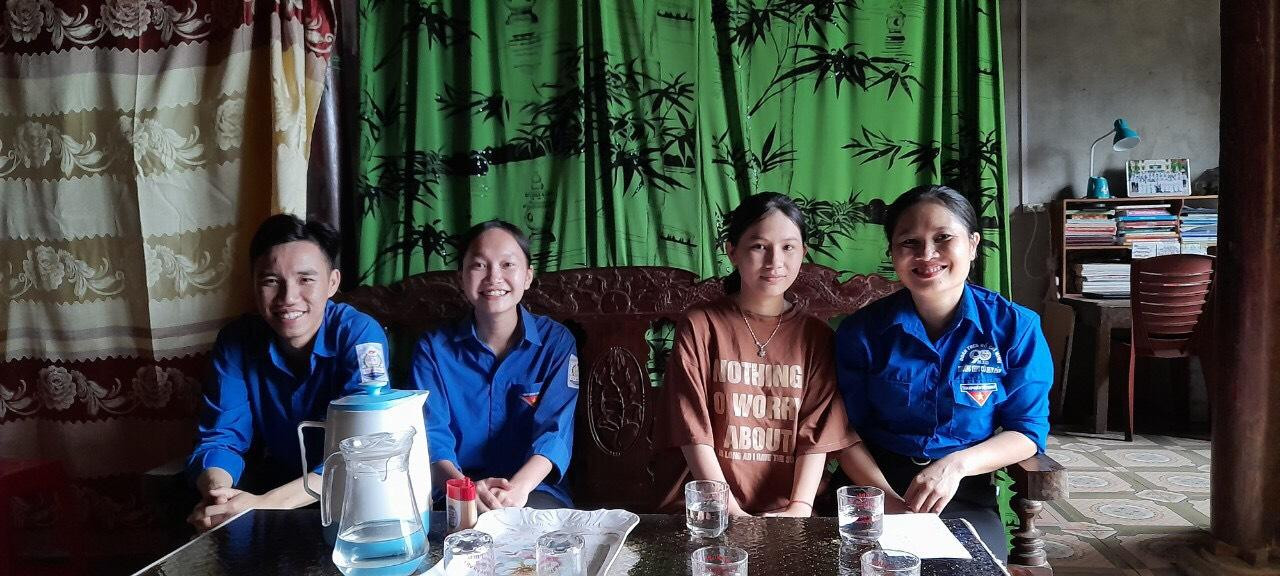 Cũng trong ngày này đã tổ chức thăm hỏi tặng quà cho thí sinh có hoàn cảnh khó khăn trước kỳ thi THPT quốc gia...