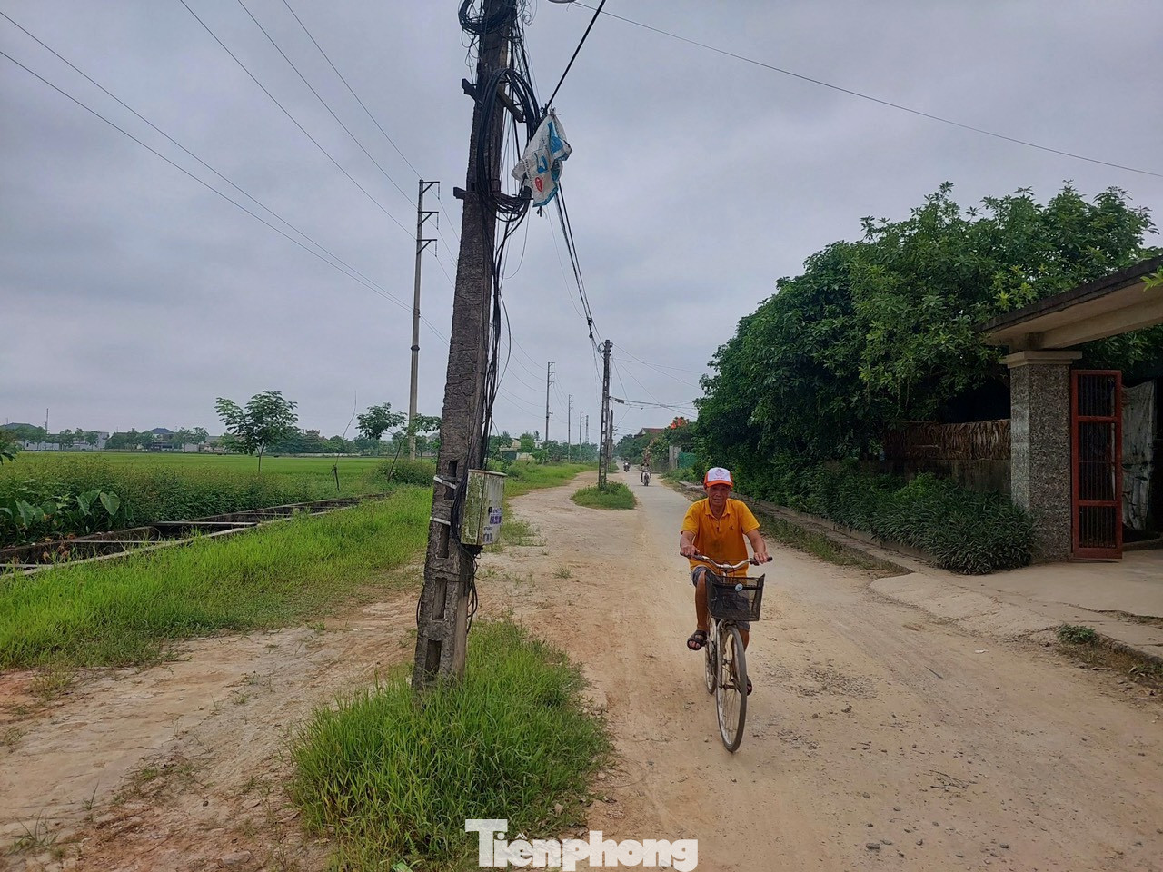 Theo người dân địa phương, vào khoảng năm 2018, dự án mở đường bắt đầu được triển khai. Nhiều vị trí người dân đã bàn giao mặt bằng cho đơn vị thi công mở rộng đường.