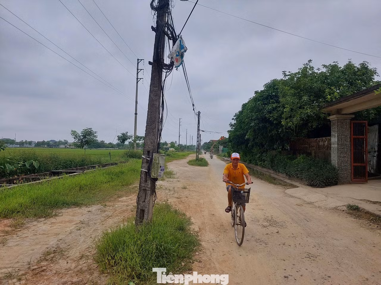 Theo người dân địa phương, vào khoảng năm 2018, dự án mở đường bắt đầu được triển khai. Nhiều vị trí người dân đã bàn giao mặt bằng cho đơn vị thi công mở rộng đường.
