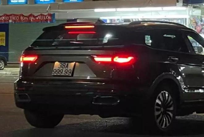 Chiếc xe giả biển số ngũ quý 9 gây xôn xao trên mạng xã hội.