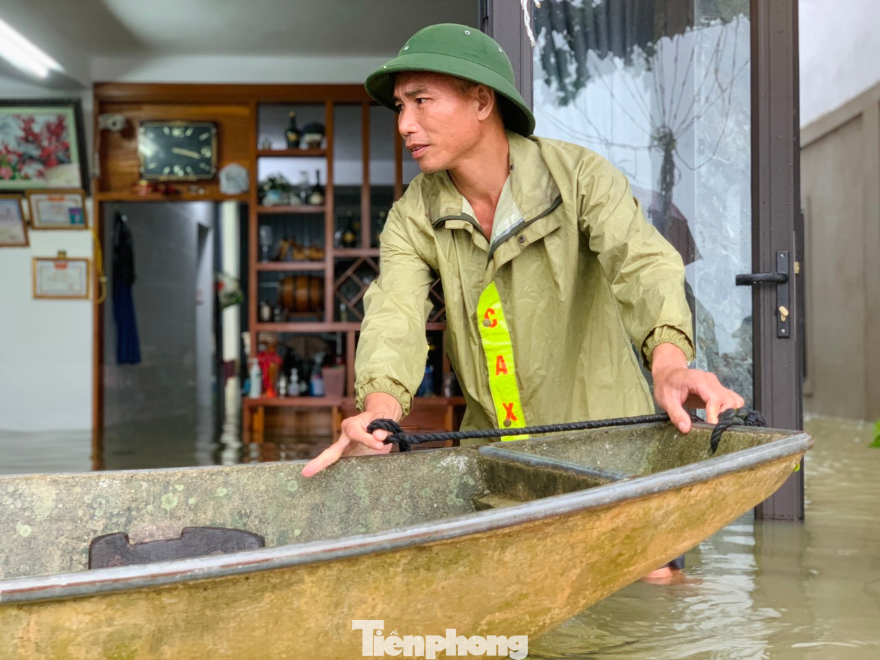 Từ khi "lên bờ" cuộc sống người dân ổn định hơn.