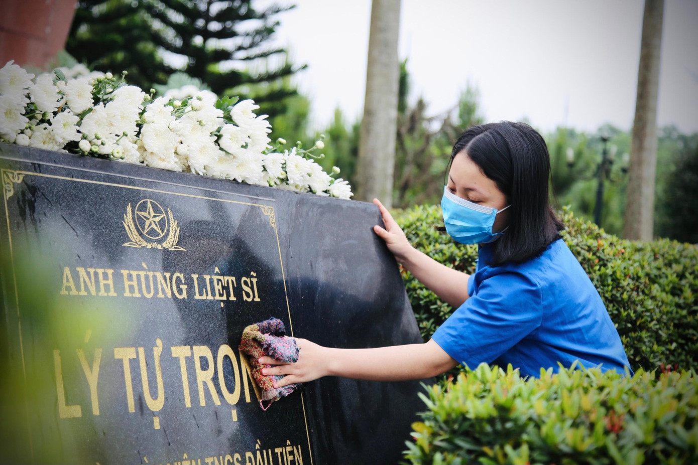 Mỗi ngày, cán bộ nhân viên BQL khu di tích đều cắt cử người trông nom quét dọn tại khu mộ của anh. Lý Tự Trọng- tấm gương sáng tiêu biểu cho lòng yêu nước và lý tưởng cao đẹp, soi đường chỉ lối cho nhiều thế hệ học tập, noi theo.