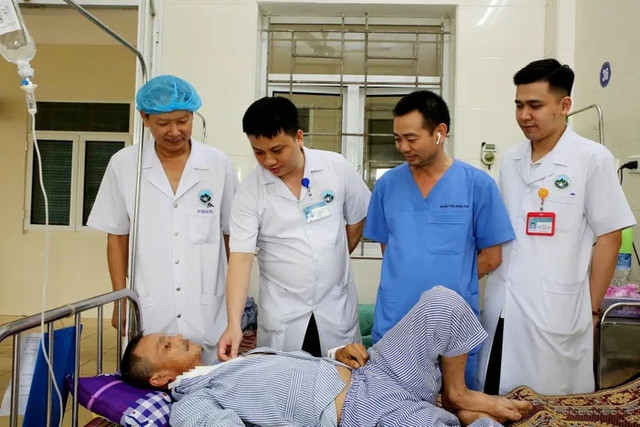 Nam bệnh nhân đang được chăm sóc tại Bệnh viện Đa khoa Hà Tĩnh.