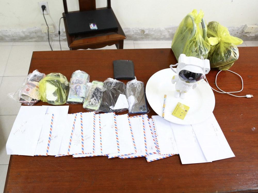 Tang vật thu giữ tại nơi nhóm người tổ chức sử dụng ma tuý.