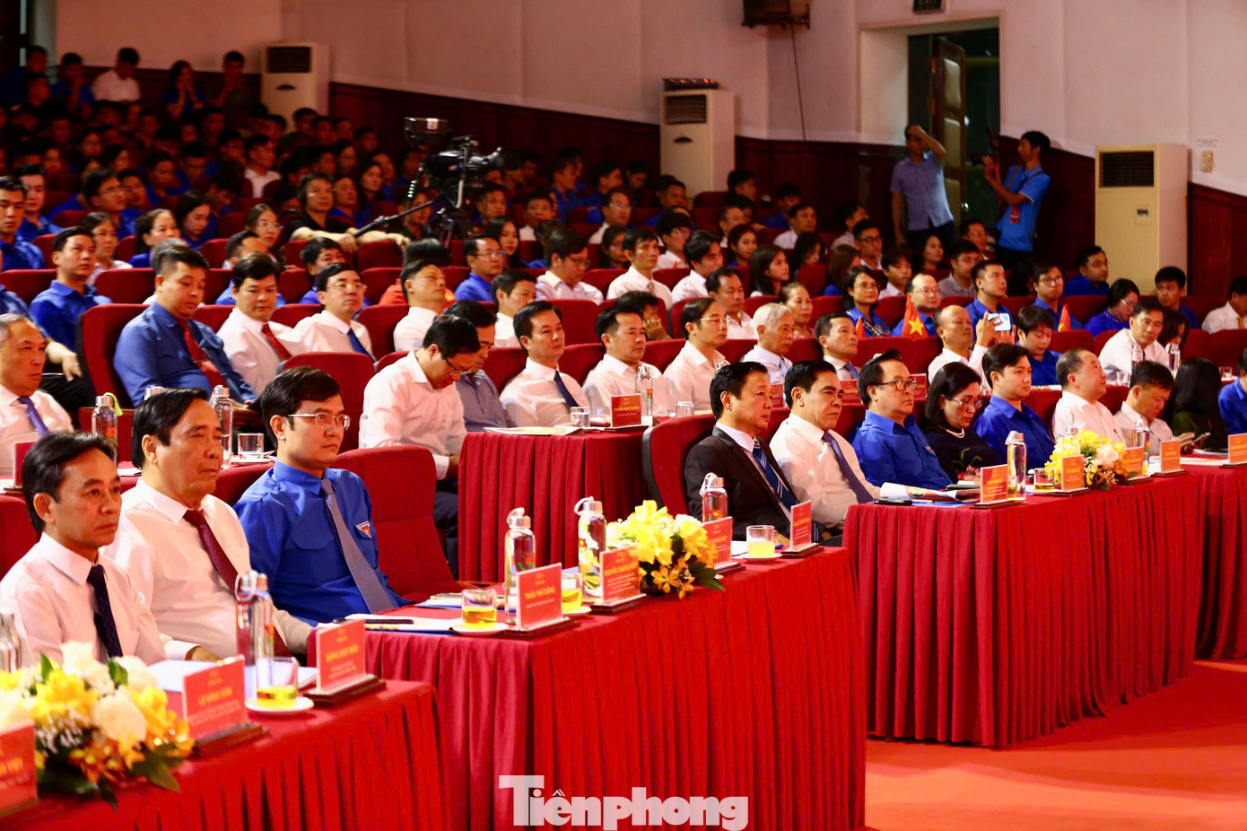 Toàn cảnh chương trình nghệ thuật đặc biệt “Sáng mãi con đường cách mạng của thanh niên” và Lễ kỷ niệm 110 năm Ngày sinh anh Lý Tự Trọng. Toàn cảnh chương trình nghệ thuật đặc biệt “Sáng mãi con đường cách mạng của thanh niên” và Lễ kỷ niệm 110 năm Ngày sinh anh Lý Tự Trọng.