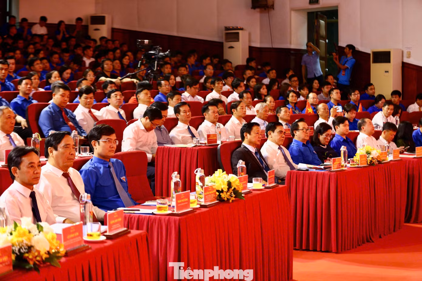 Toàn cảnh chương trình nghệ thuật đặc biệt “Sáng mãi con đường cách mạng của thanh niên” và Lễ kỷ niệm 110 năm Ngày sinh anh Lý Tự Trọng.