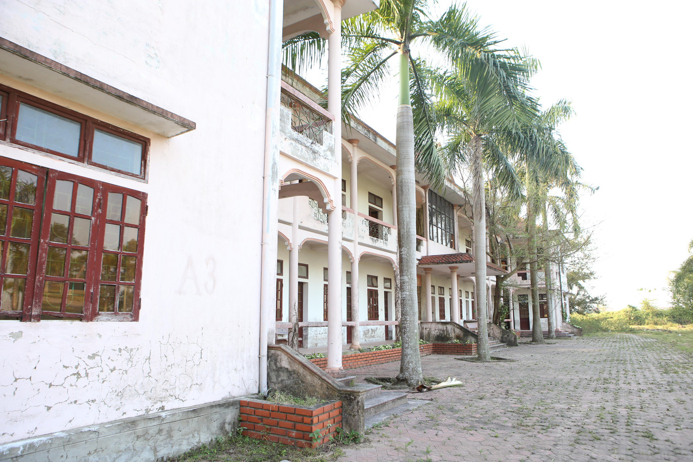 Thế nhưng khi trường Đại học Hà Tĩnh được chuyển xây dựng vị trí mới ở xã Cẩm Vịnh (huyên Cẩm Xuyên), khoa Nông nghiệp của trường cũng được chuyển về tại đây.