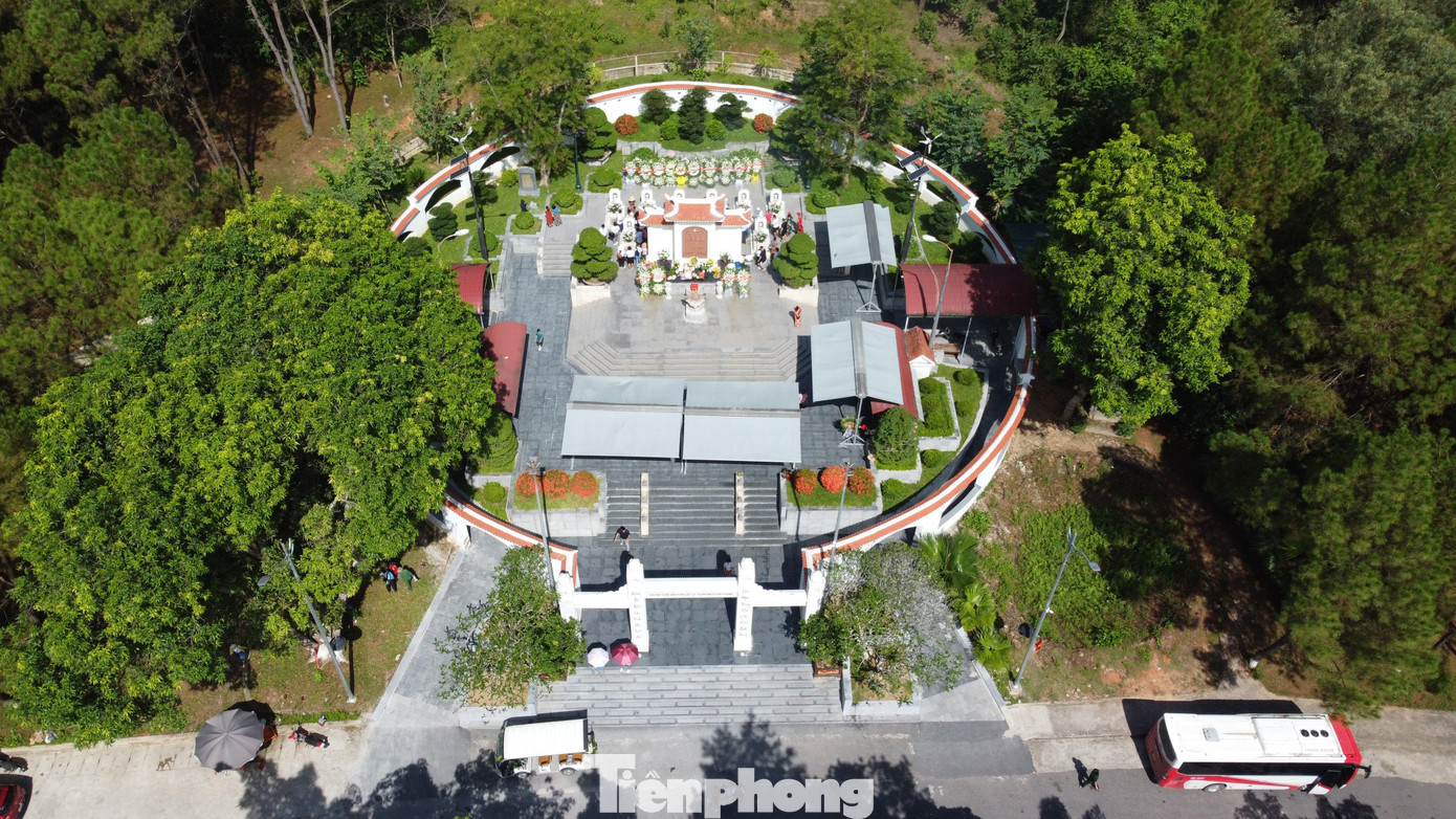 Nhân dịp kỷ niệm 75 năm ngày Thương binh Liệt sĩ (27/7/1947 - 27/7/2022), từ trung tuần tháng 7 mỗi ngày có hàng ngàn lượt người tìm về Ngã ba Đồng Lộc để tri ân các anh hùng liệt sĩ.