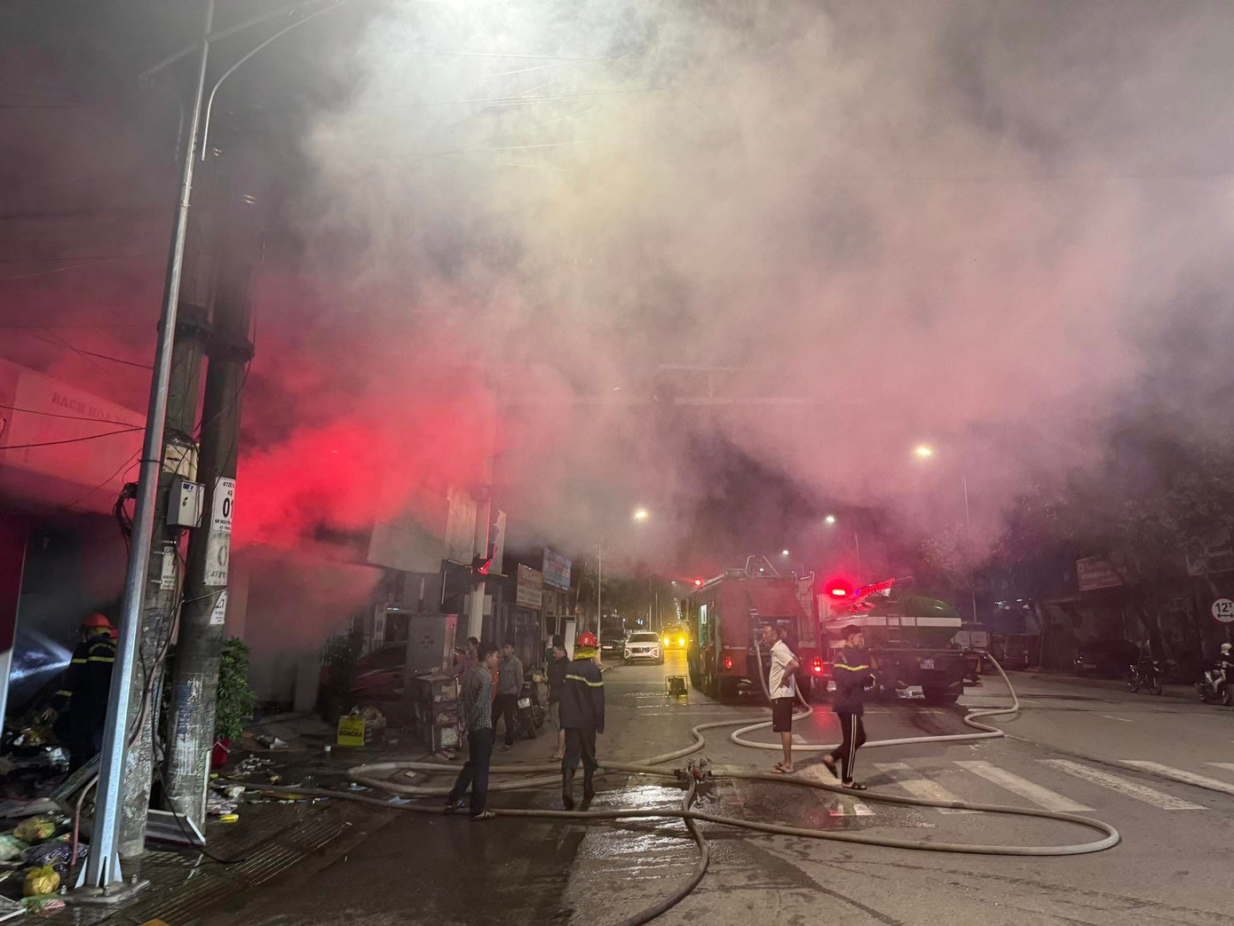 Hiện trường vụ cháy. Hiện trường vụ cháy.