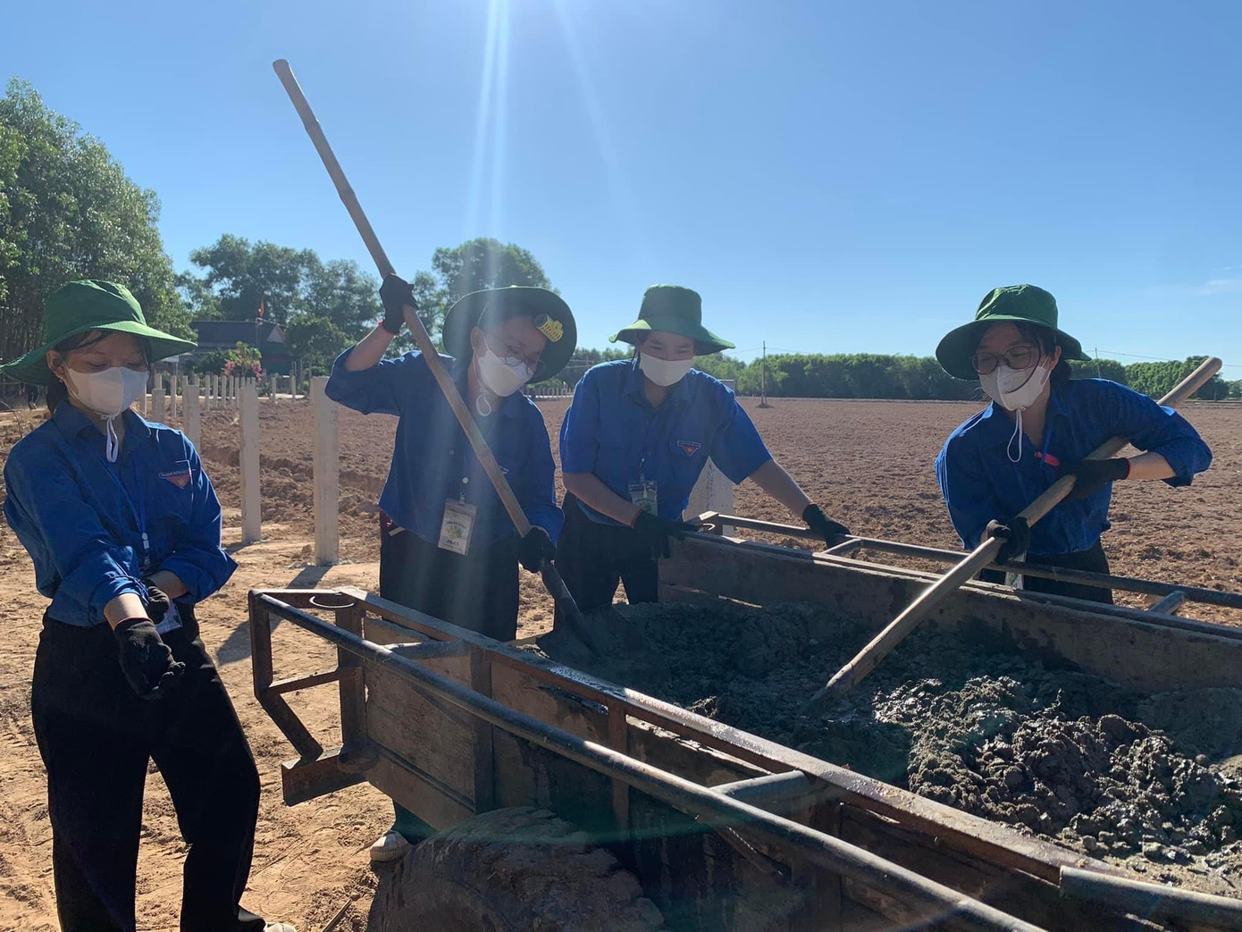 Chiến dịch Mùa hè xanh năm 2023 tại Hà Tĩnh diễn ra từ tháng 6 đến hết tháng 8, thu hút gần 30 đội hình với hơn 1.000 sinh viên tình nguyện tham gia.