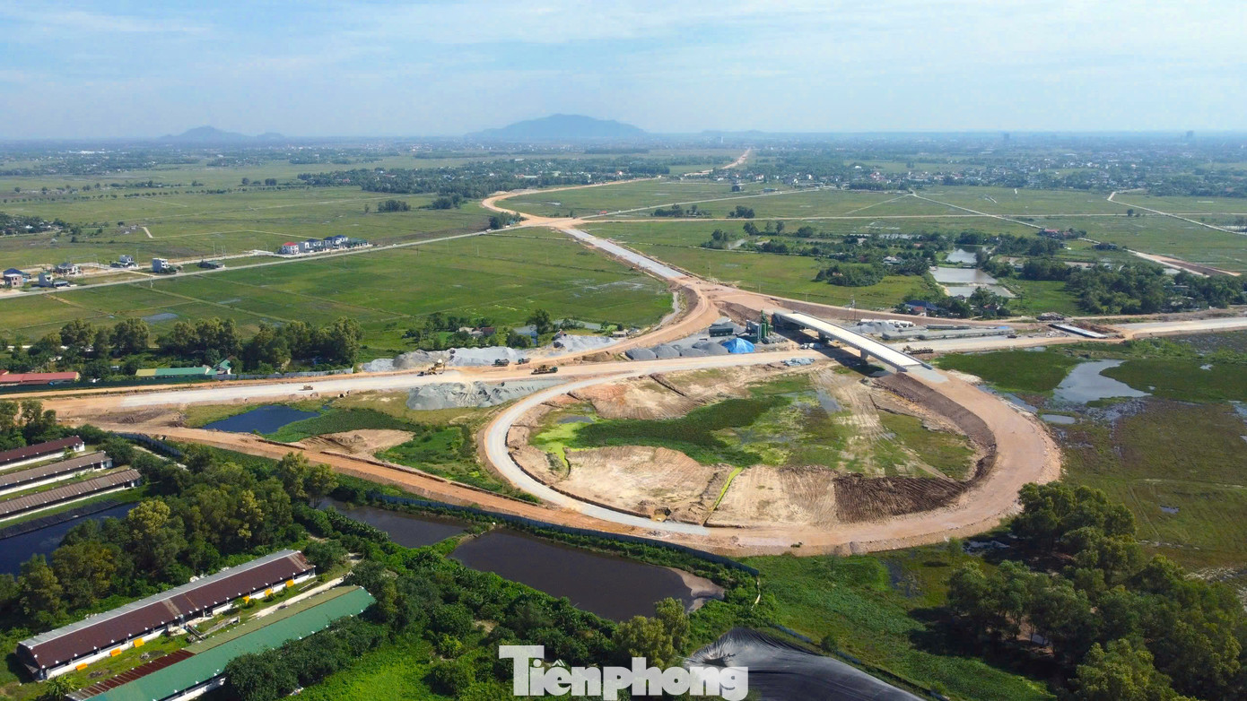 Khi đưa vào khai thác, từ nút giao, tài xế ô tô sẽ di chuyển ra khỏi cao tốc để đến thành phố Hà Tĩnh và các huyện lân cận như Thạch Hà, Hương Khê và ngược lại đi vào nút giao để lên cao tốc.