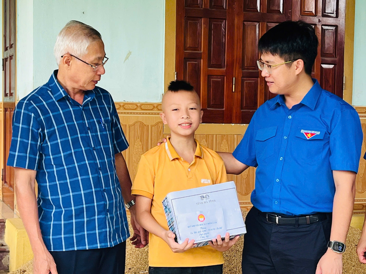 Những hoạt động thiết thực làm điểm tựa tinh thần cho nhiều em học sinh khó khăn. Những hoạt động thiết thực làm điểm tựa tinh thần cho nhiều em học sinh khó khăn.