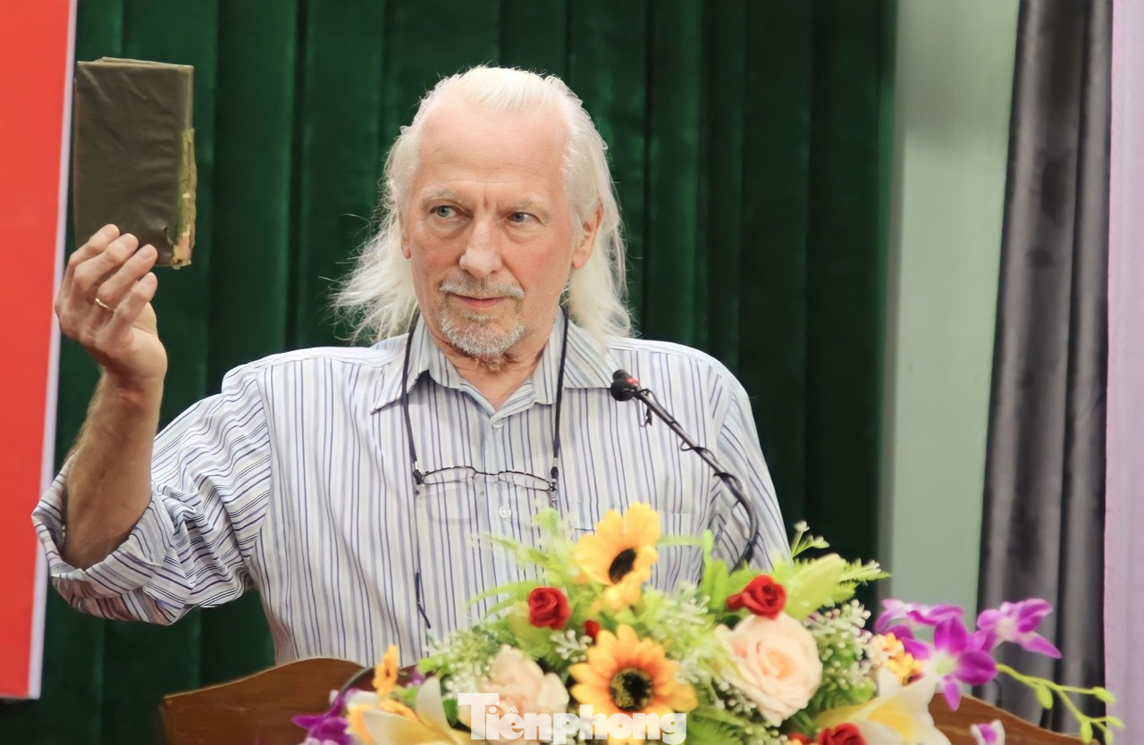 Cựu binh Mỹ nói rằng, việc trao trả cuốn nhật ký cho gia đình liệt sĩ Cao Văn Tuất là sứ mệnh, cũng là trách nhiệm mà ông phải thực hiện. Cựu binh Mỹ nói rằng, việc trao trả cuốn nhật ký cho gia đình liệt sĩ Cao Văn Tuất là sứ mệnh, cũng là trách nhiệm mà ông phải thực hiện.