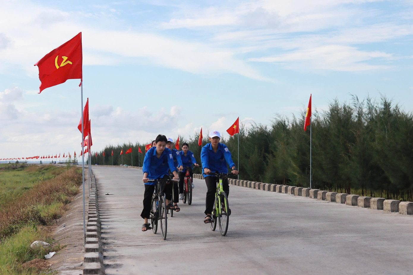 Không khí yên bình, thư thái của người dân trong những ngày mừng Tết Độc lập.