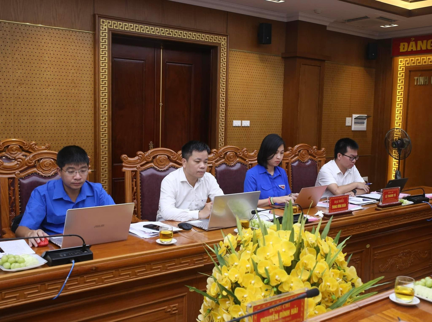 Các thành viên tổ công tác chỉ đạo đại hội điểm khu vực Bắc Trung Bộ của Trung ương Đoàn tham dự tại hội nghị. Các thành viên tổ công tác chỉ đạo đại hội điểm khu vực Bắc Trung Bộ của Trung ương Đoàn tham dự tại hội nghị.