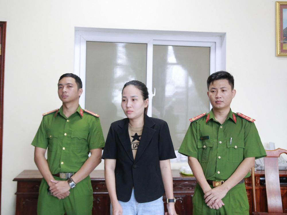 Hiện, Cơ quan CSĐT Công an tỉnh đã khởi tố vụ án, khởi tố bị can đối với Võ Thị Phương Thúy về tội “Lừa đảo chiếm đoạt tài sản”. Hiện, Cơ quan CSĐT Công an tỉnh đã khởi tố vụ án, khởi tố bị can đối với Võ Thị Phương Thúy về tội “Lừa đảo chiếm đoạt tài sản”.