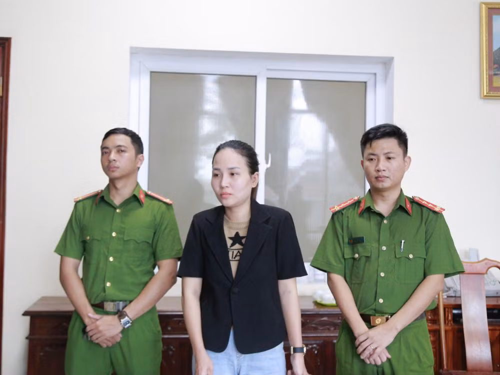 Hiện, Cơ quan CSĐT Công an tỉnh đã khởi tố vụ án, khởi tố bị can đối với Võ Thị Phương Thúy về tội “Lừa đảo chiếm đoạt tài sản”.