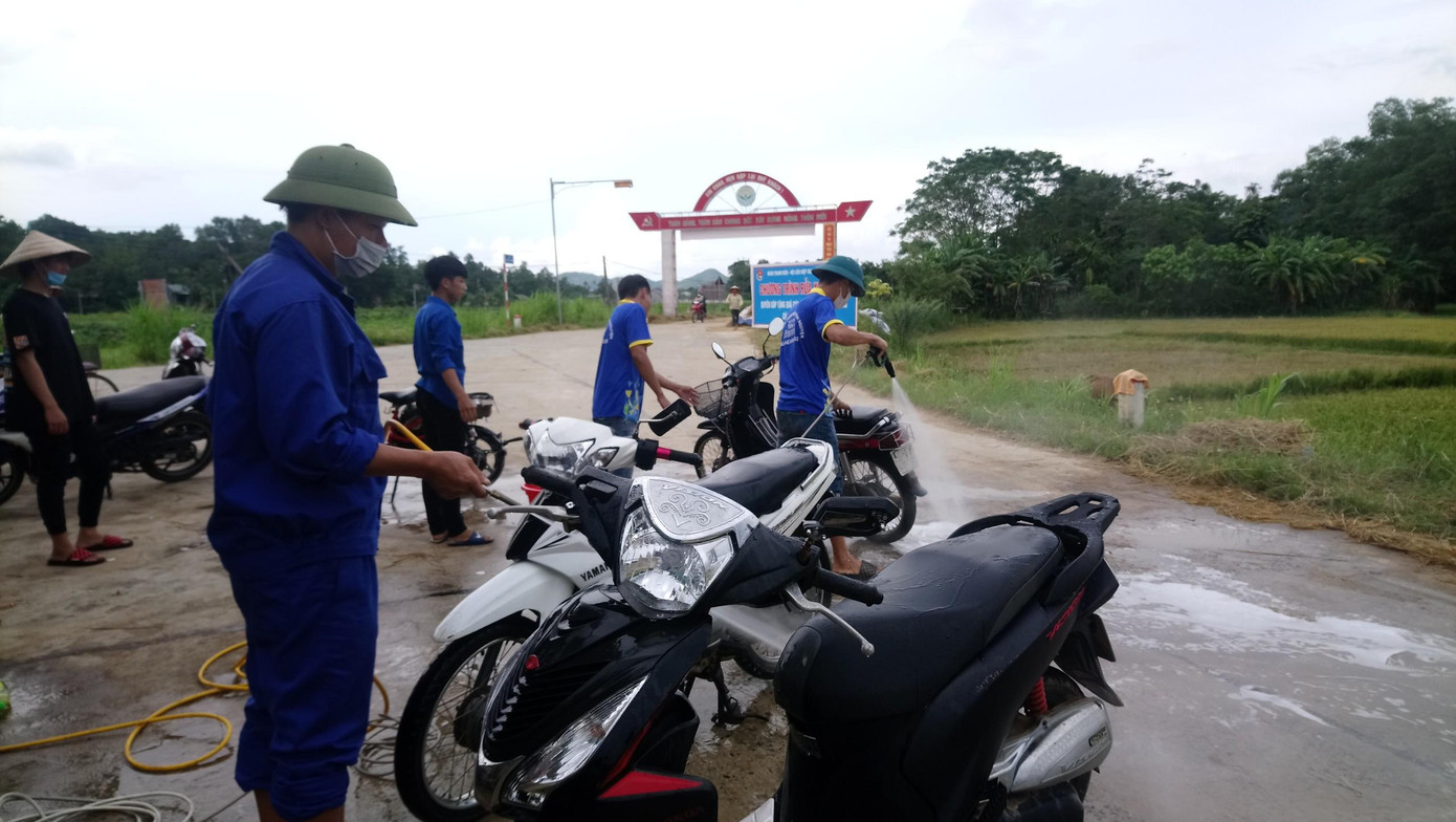 Nhằm tạo không khí vui tươi, phấn khởi, ấm áp, tràn đầy tình nhân ái cho các em thiếu nhi trong dịp Tết Trung thu, nhiều đơn vị đoàn ở huyện Hương Sơn (Hà Tĩnh) đã tổ chức chương trình “Rửa xe gây quỹ” quyên góp ủng hộ trao tặng các phần quà trong dịp Tết Trung thu năm 2021.