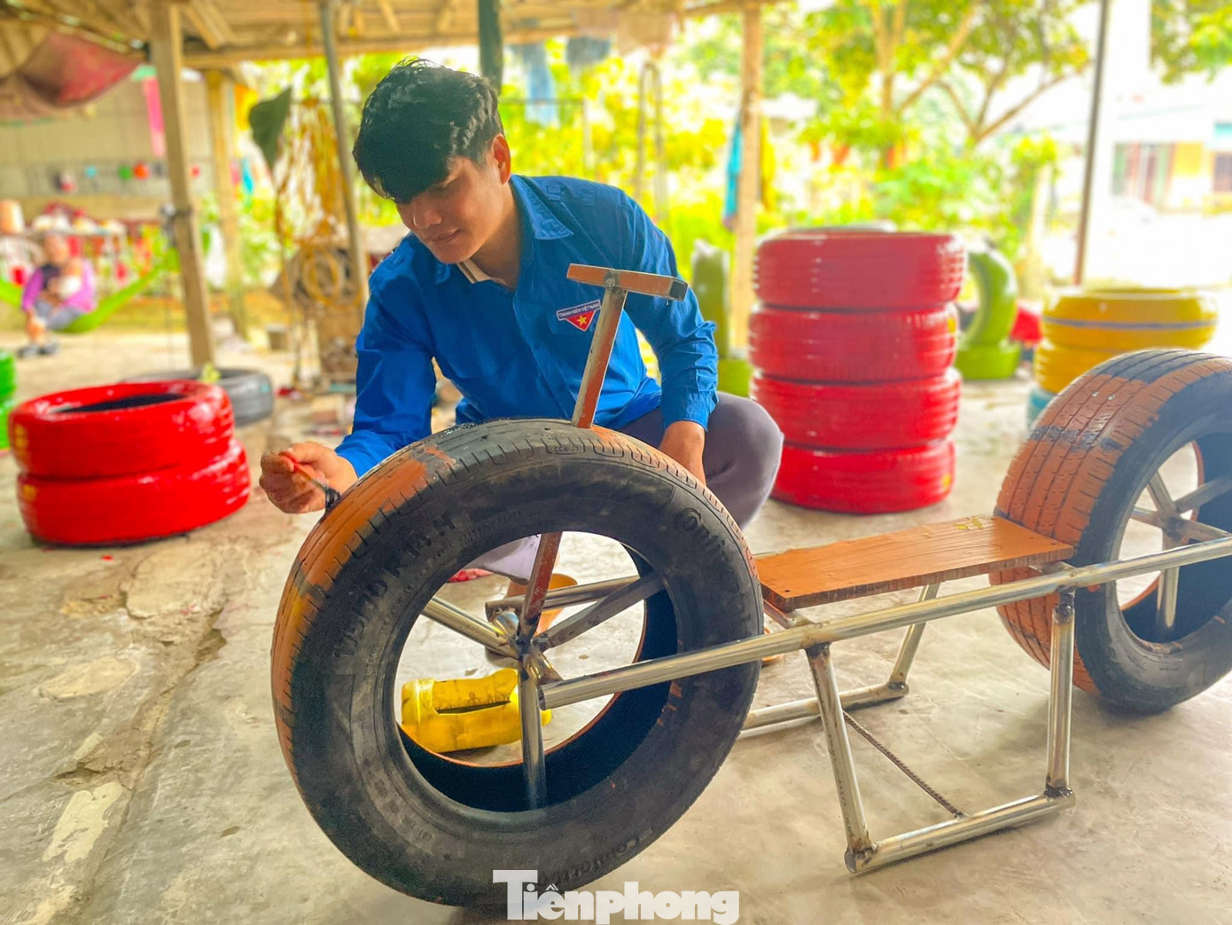 Bên cạnh đó, việc tận dụng những vật dụng bỏ đi là một trong những hoạt động góp phần bảo vệ môi trường, hạn chế rác thải đồng thời góp phần giúp các em thiếu nhi có ý thức hơn trong gìn giữ và bảo vệ môi trường sống xung quanh.