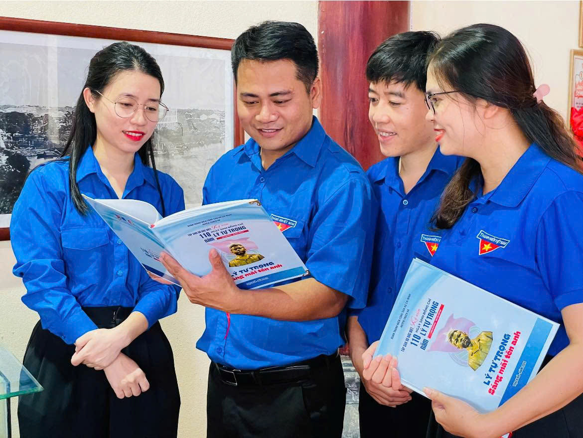 Tập san “Lý Tự Trọng – Sáng mãi tên anh” giới thiệu đầy đủ về cuộc đời, sự nghiệp hoạt động cách mạng của người đoàn viên kiên trung, ngoài ra giới thiệu truyền thống công tác Đoàn và phong trào thanh niên huyện Thạch Hà, những tấm gương tiêu biểu.