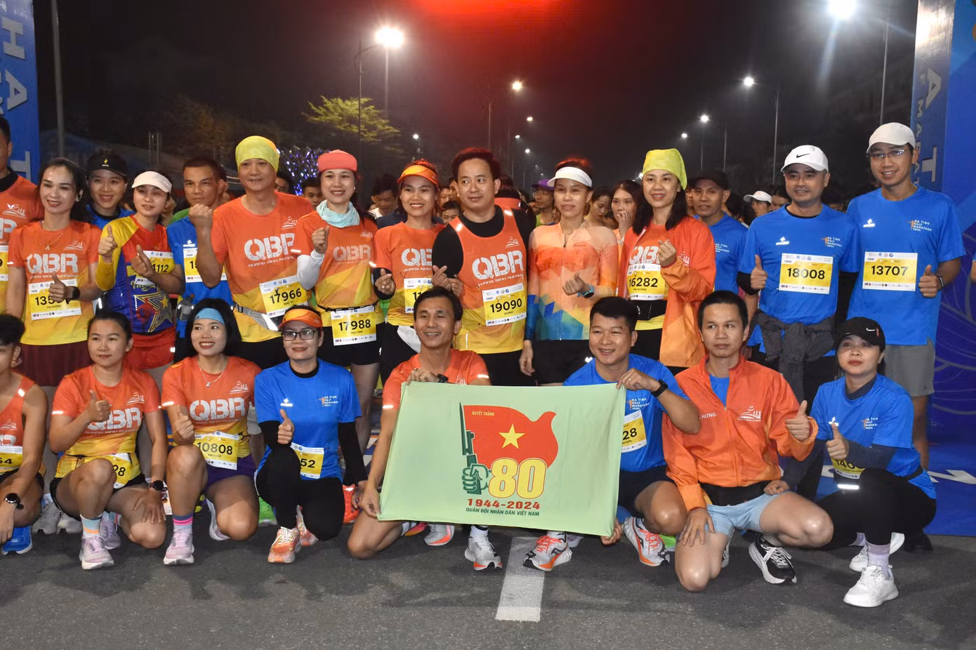 Giải chạy bắt đầu từ 5 giờ, xuất phát tại Quảng trường Thành Sen. Các vận động viên chạy cự ly 21 km xuất phát đầu tiên.