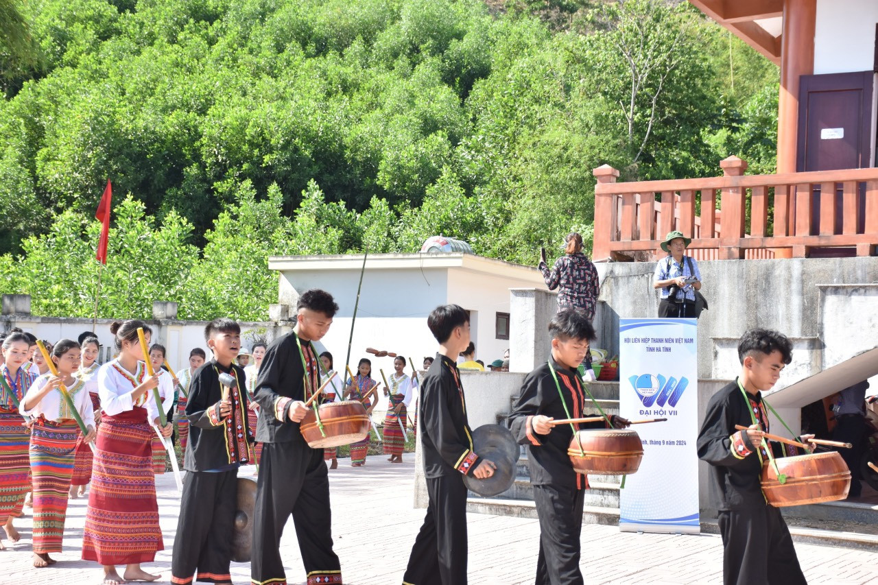 Từ lâu, đây cũng là ngày hội lớn của thanh niên và bà con dân tộc Chứt nhằm gìn giữ, lưu truyền, phổ biến, phát huy cho thế hệ mai sau những phong tục tập quán tốt đẹp.