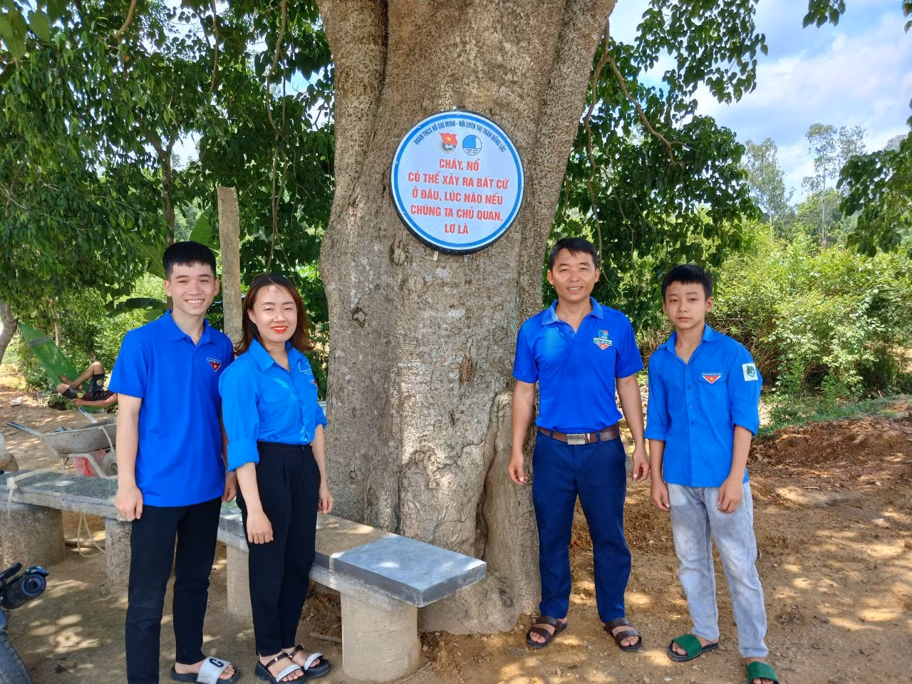 Tuổi trẻ Hà Tĩnh trao tặng các thiết chế xây dựng nông thôn mới, đô thị văn minh; treo pano tuyên truyền...