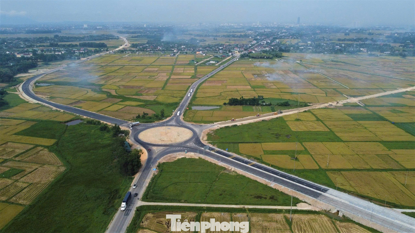 Theo thiết kế, tài xế có thể di chuyển tới nút giao này thông qua 3 tuyến giao thông gồm đường tỉnh 550 (tỉnh lộ 3 cũ), đường Ngô Quyền - đường tỉnh 550 và đường tỉnh 550 – đường Hàm Nghi kéo dài.