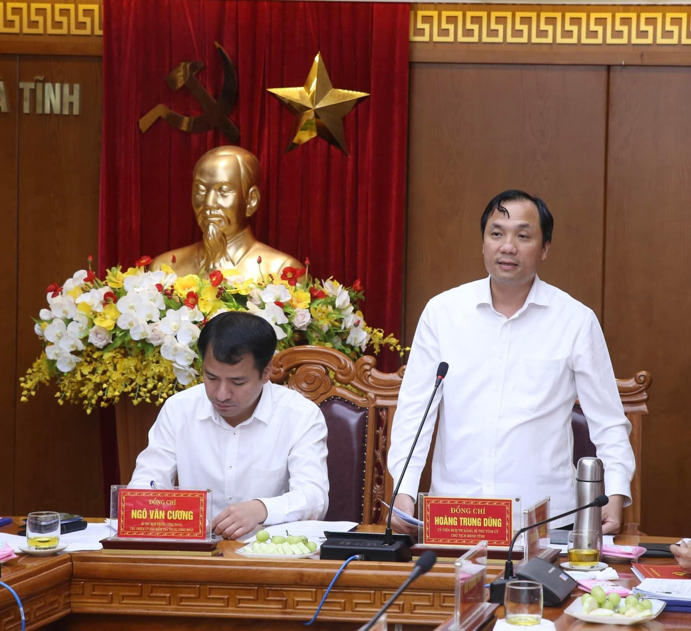 Bí thư Tỉnh uỷ Hà Tĩnh Hoàng Trung Dũng phát biểu tại hội nghị. Bí thư Tỉnh uỷ Hà Tĩnh Hoàng Trung Dũng phát biểu tại hội nghị.