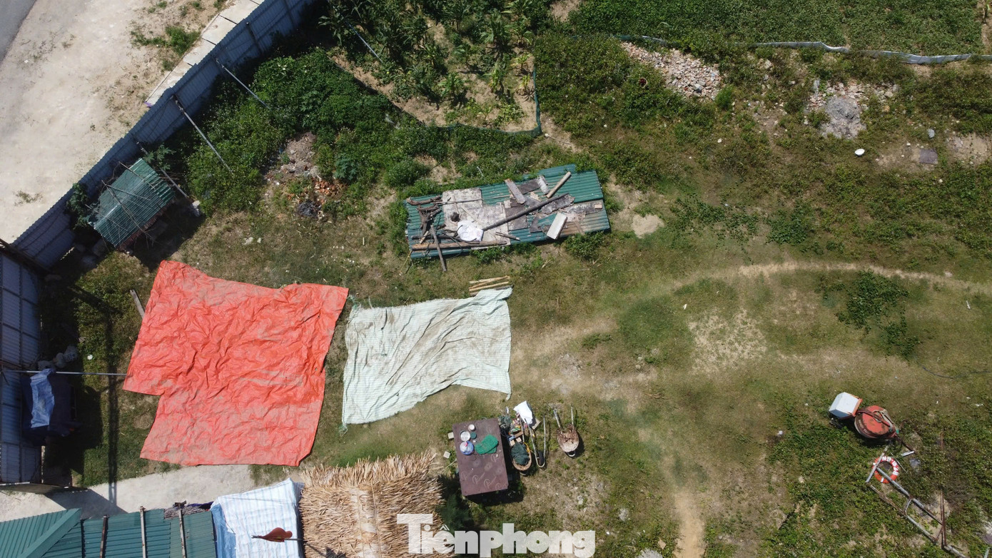 Sau 8 năm, các hạng mục trong dự án vẫn chưa được triển khai, khuôn viên vẫn chỉ là bãi đất trống. Sau 8 năm, các hạng mục trong dự án vẫn chưa được triển khai, khuôn viên vẫn chỉ là bãi đất trống.