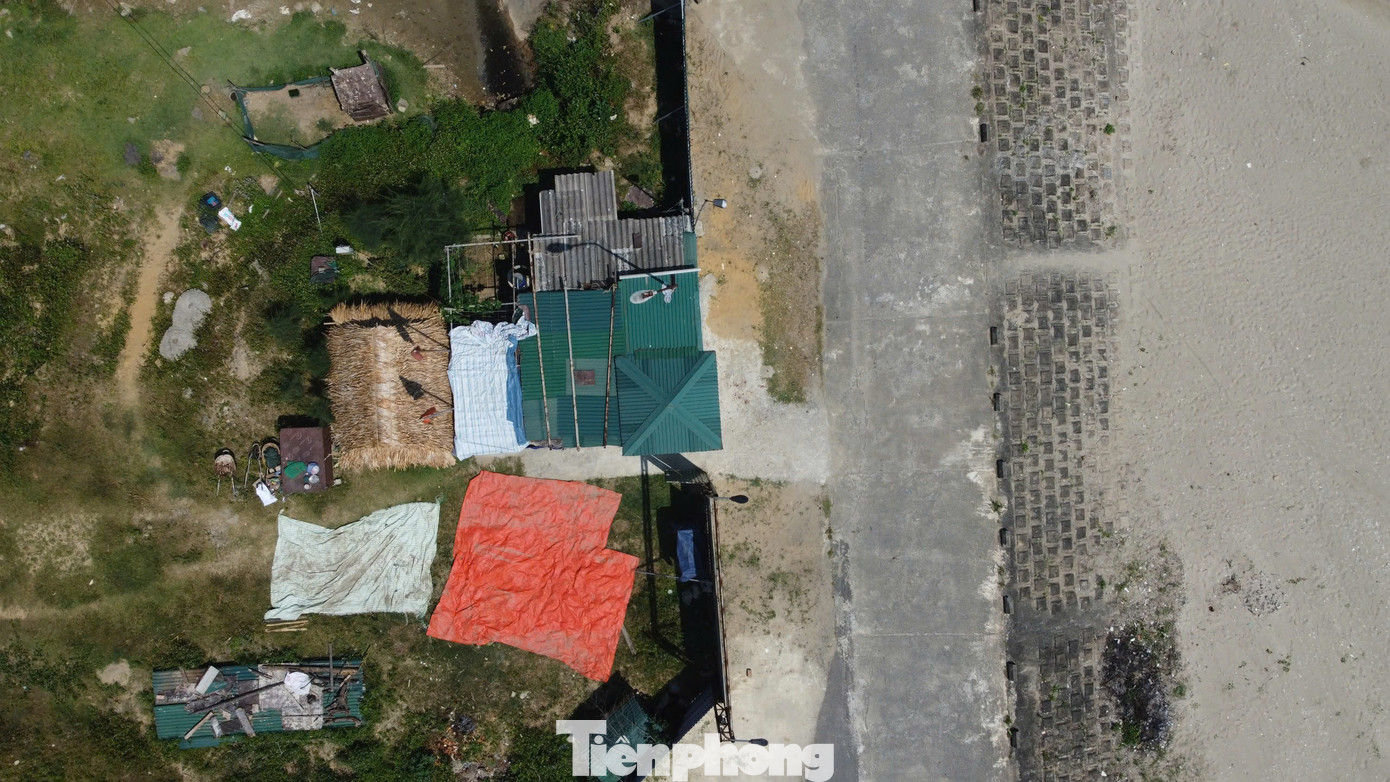 Sau 8 năm, các hạng mục trong dự án vẫn chưa được triển khai, khuôn viên vẫn chỉ là bãi đất trống. Sau 8 năm, các hạng mục trong dự án vẫn chưa được triển khai, khuôn viên vẫn chỉ là bãi đất trống.