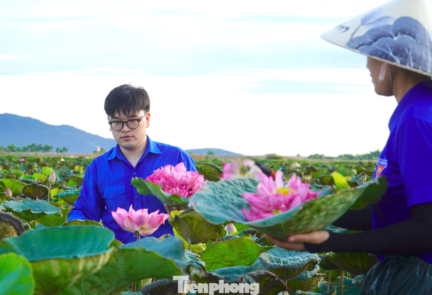 Mô hình trồng Sen do Hội Nông dân, Đoàn thanh niên xã Thạch Hưng thực hiện vừa tạo cảnh quan đẹp, vừa mang lại hiệu quả kinh tế cao. Mô hình trồng Sen do Hội Nông dân, Đoàn thanh niên xã Thạch Hưng thực hiện vừa tạo cảnh quan đẹp, vừa mang lại hiệu quả kinh tế cao.