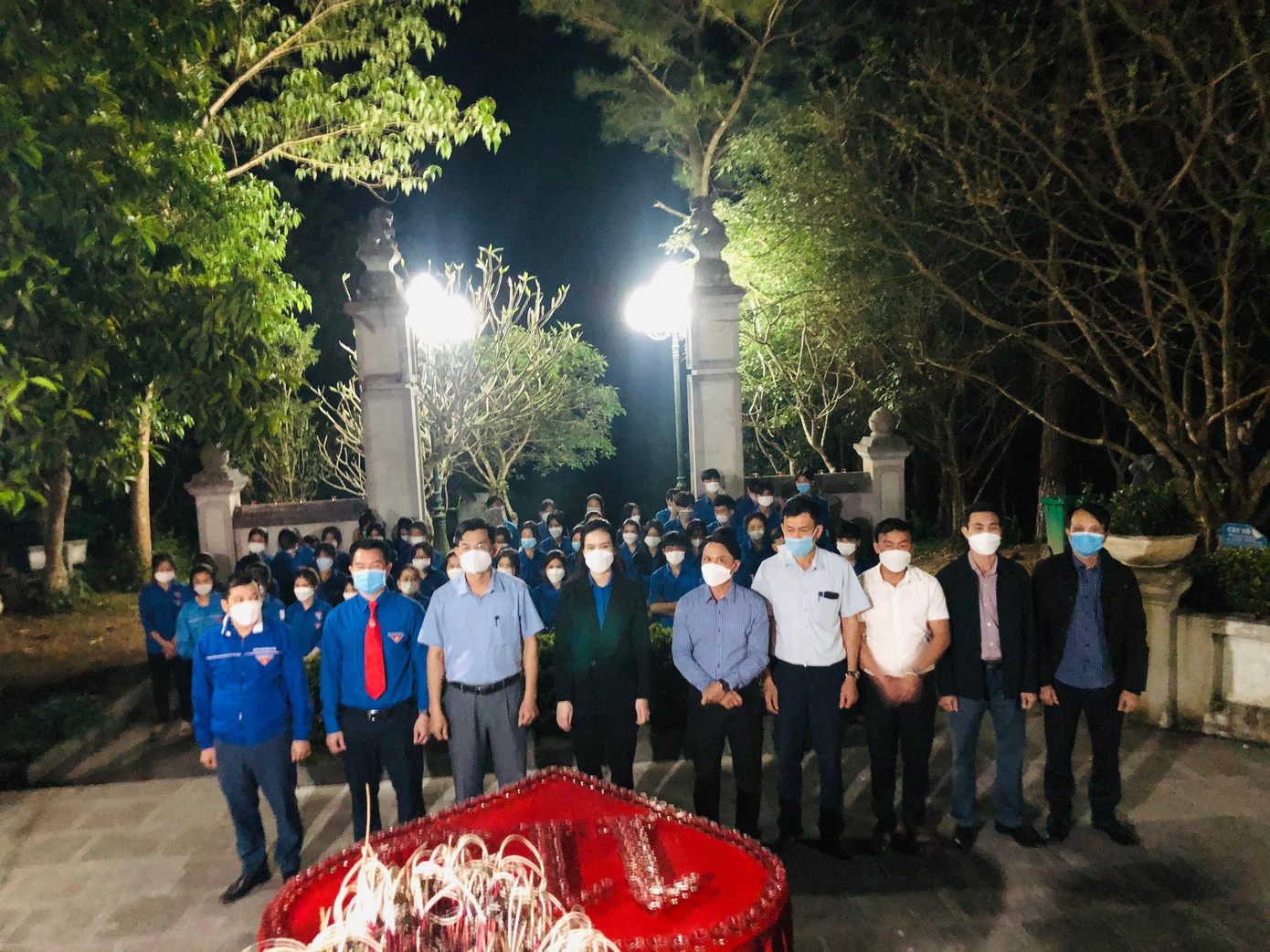 Tối 6/4, tại Đền thờ Tổng Bí thư Lê Duẩn, Ban Thường vụ Huyện đoàn Cẩm Xuyên phối hợp Đoàn xã Cẩm Mỹ, Cẩm Bình tổ chức thắp nến tri ân cố Tổng Bí thư Lê Duẩn.